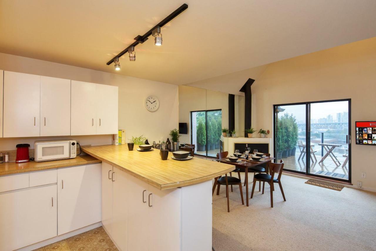 Apartmán Billion Dollar Views In A Beautiful Fairview Slopes Heritage House Vancouver Exteriér fotografie